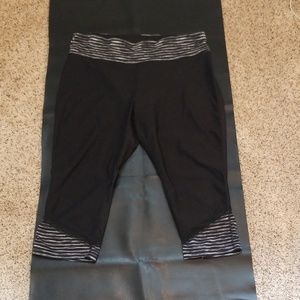 Xersion workout capris with mesh detail